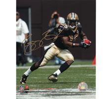Reggie Bush New Orleans Saints 16x20 #1120 Cutting Left, Black Jersey, Gold Autograph Image